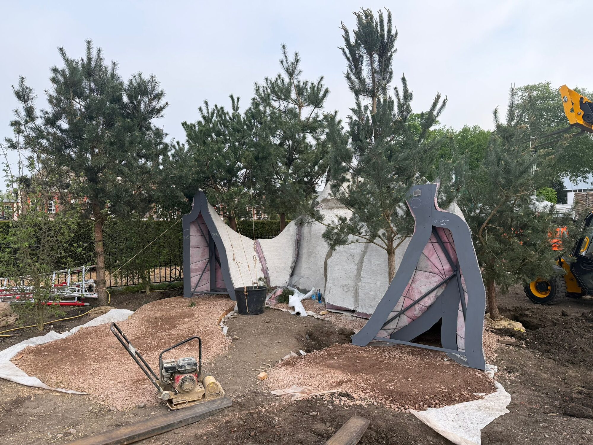 Finished ochre wall structure on site at Chelsea